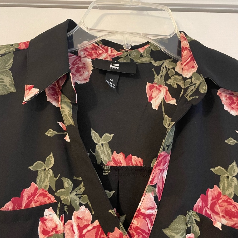 Iz Byer Black Floral Blouse- like new! - Picture 4 of 6
